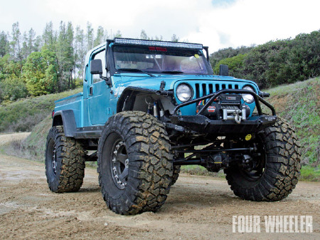 129_0908_01_z+pitbull_rocker_tires+on_jeep_tj_brute.jpg