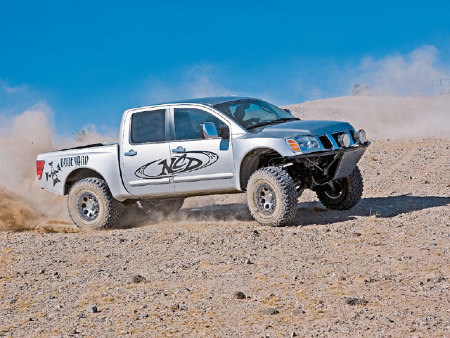 0704or_02_z+2004_nissan_titan_prerunner+right_action.jpg