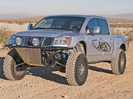 0704or_14_z+2004_nissan_titan_prerunner+front_angle.jpg