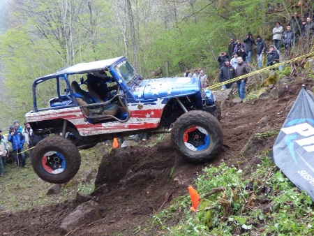 408684Jeepbounce.jpg